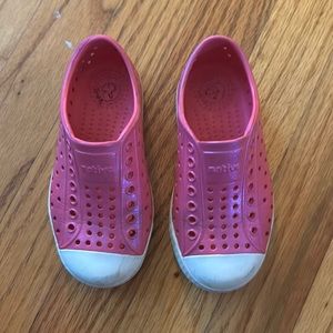 Hot pink Natives size c9